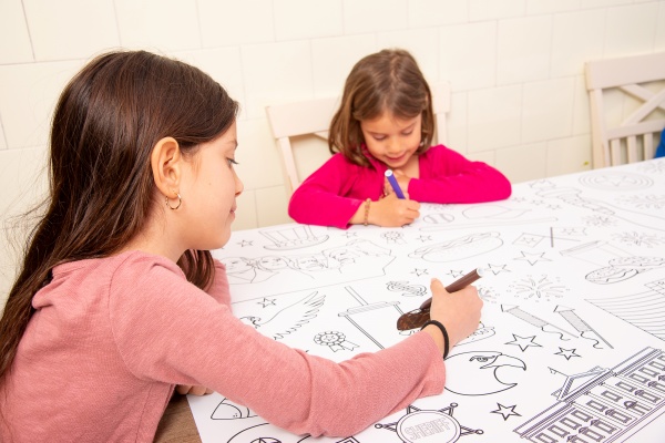 מנהלת רווחה קייטנה מקום עבודה פעילות הפעלה מתנה לילדי עובדים