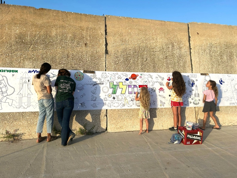 _פעילות הפעלה דף צביעה ענק הפסקה פעילה_חלל שבוע החלל יצירה רעיון הפסקה פעילה